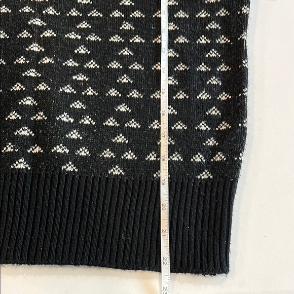 Chess King - Black and White Reindeer Sweater - Picture 5 of 5